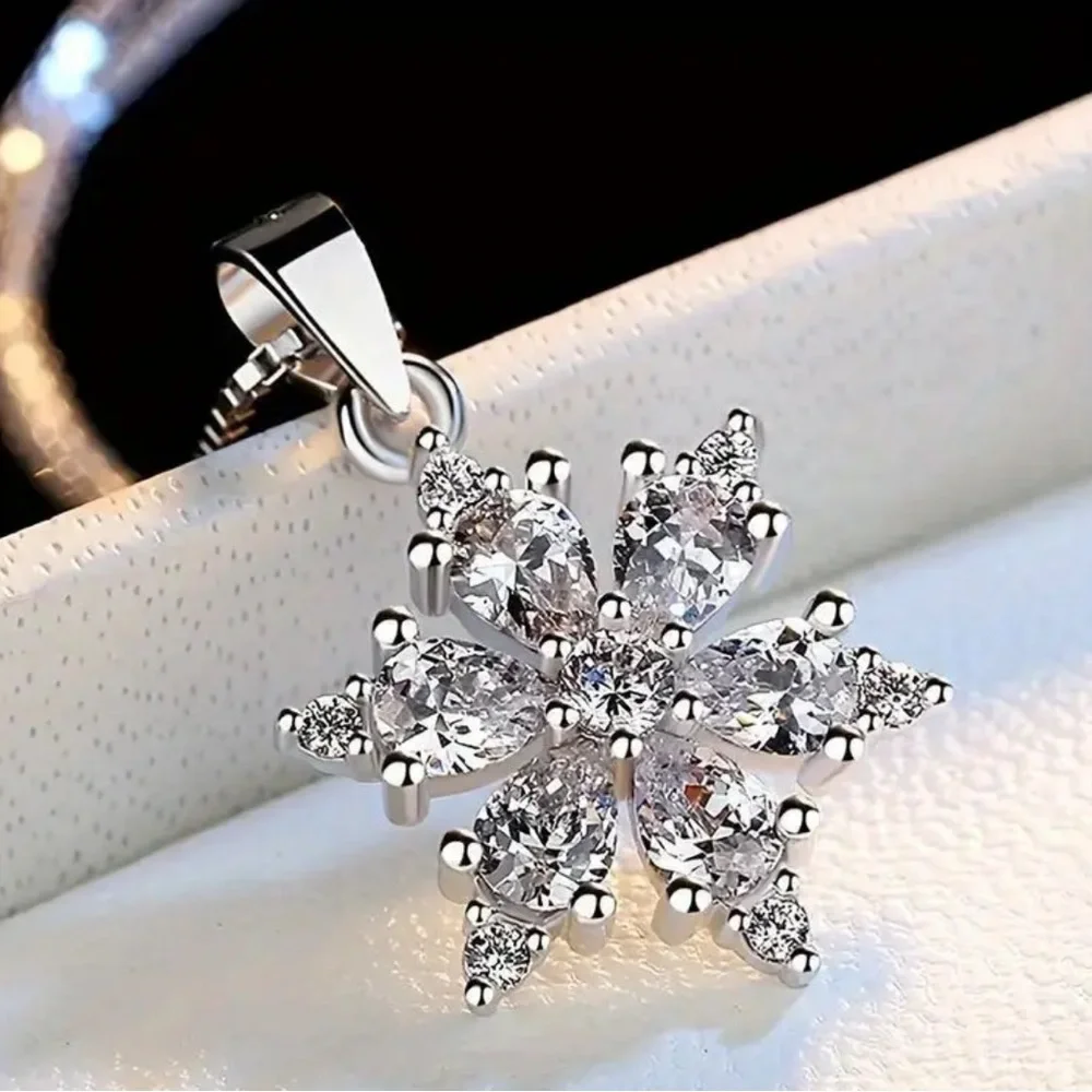 Silver Chain Sky Blue Snowflake Pendant Necklace - NEW